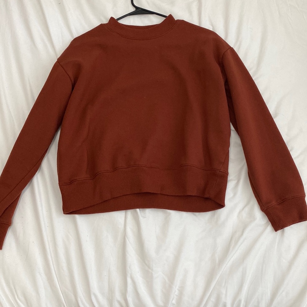 Brick brown, crew neck sweater!